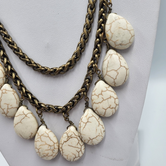 Crackled Beige Beads on Dark Chunky Chain - Picture 5 of 8